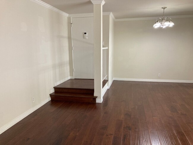 Building Photo - Spacious updated 2bd 2ba condo in Culver City