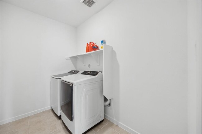 Building Photo - 9514 Du Sable Dr