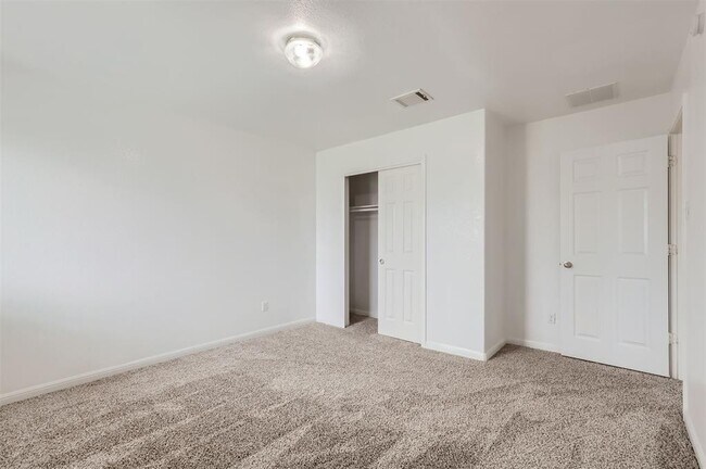 Building Photo - 131 Lavaca Loop