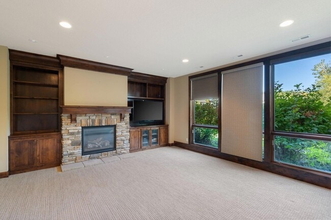Building Photo - 5510 Upland Ln N
