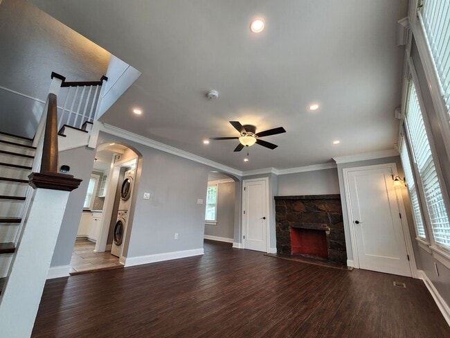 Building Photo - 2 Bedroom || 1 Bathroom House - Newly Reno...