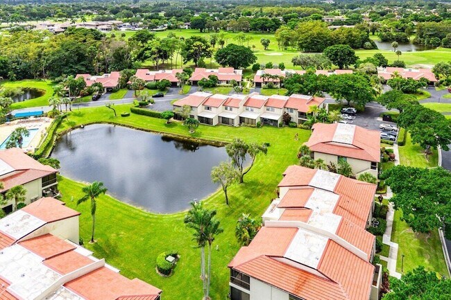 Building Photo - 8566 Casa Del Lago