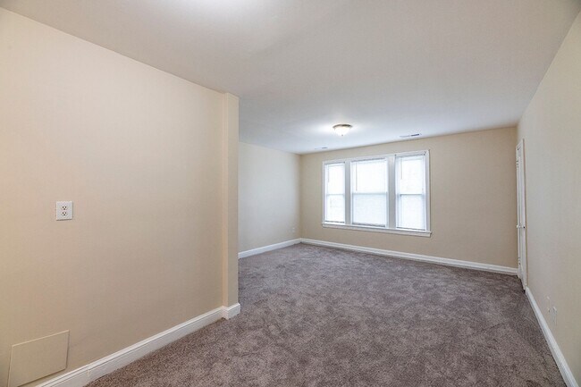 Building Photo - 351 Parkland Pl SE
