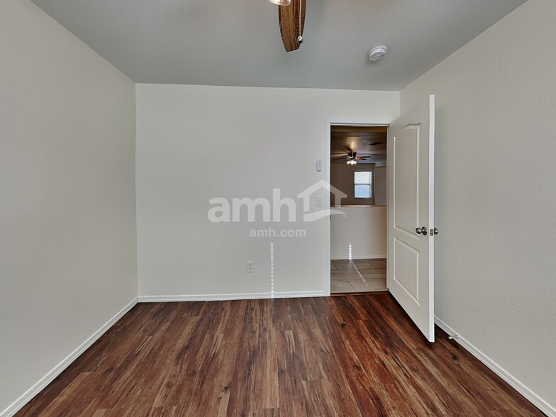 Building Photo - 3035 W Lucia Dr
