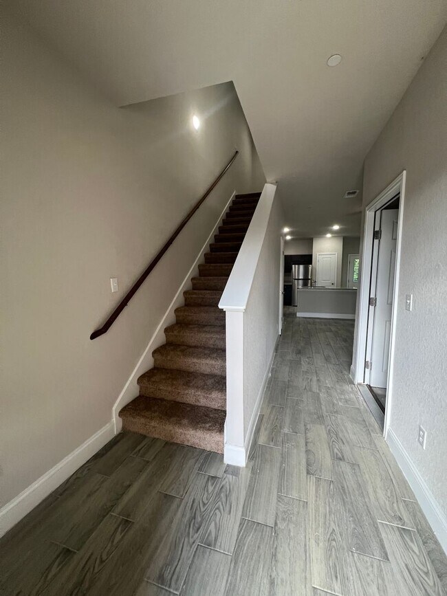 Building Photo - 7417 Savannah Brooks