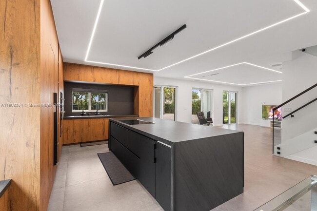 Building Photo - 6358 NW 113th Pl