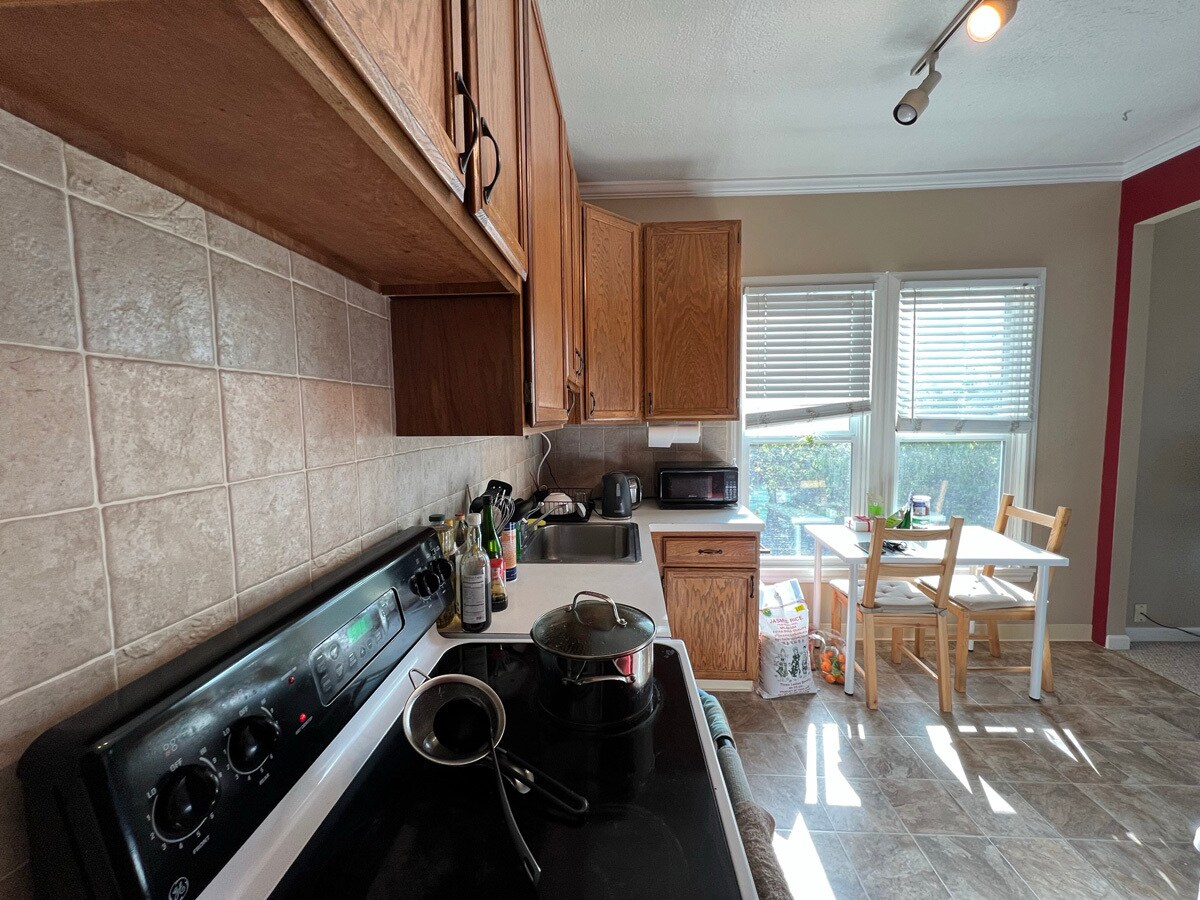 Building Photo - 2530 College Ave