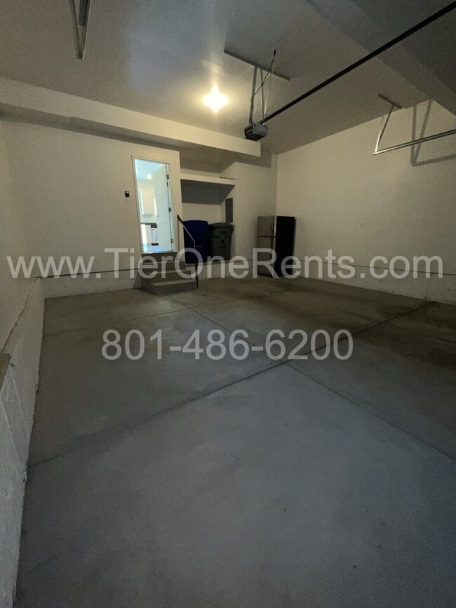 Building Photo - NO DEPOSIT option available for qualified ...