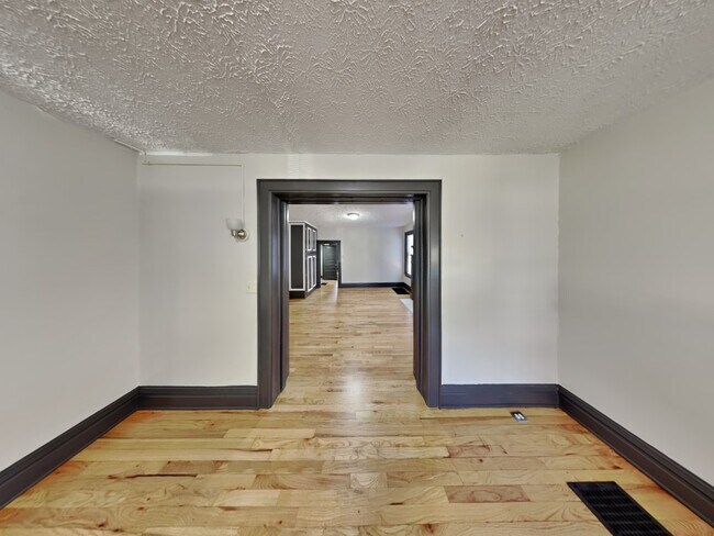 Building Photo - 289-291 E 14th Ave-289
