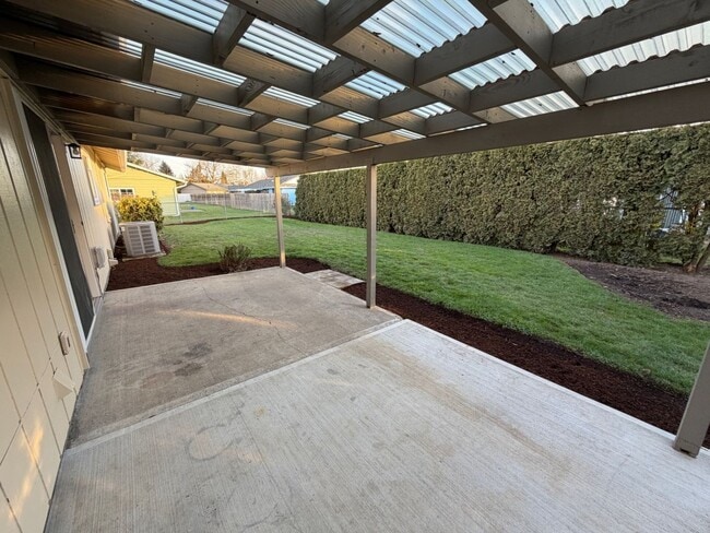 Building Photo - Great Single Level Unit- Rent Ready!!