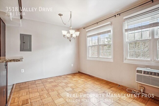 Building Photo - 3518 Valley Dr