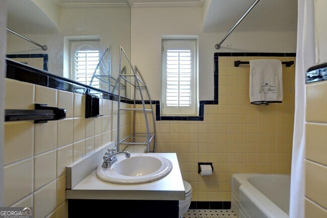 Building Photo - 282 Ardmore Cir NW