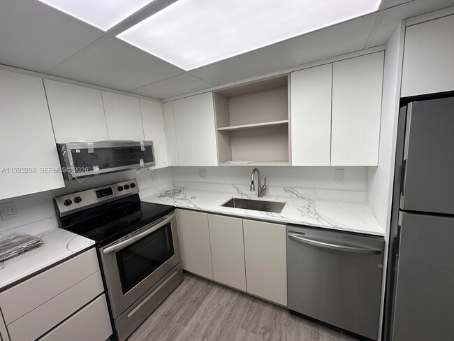 Building Photo - 400 Kings Point Dr