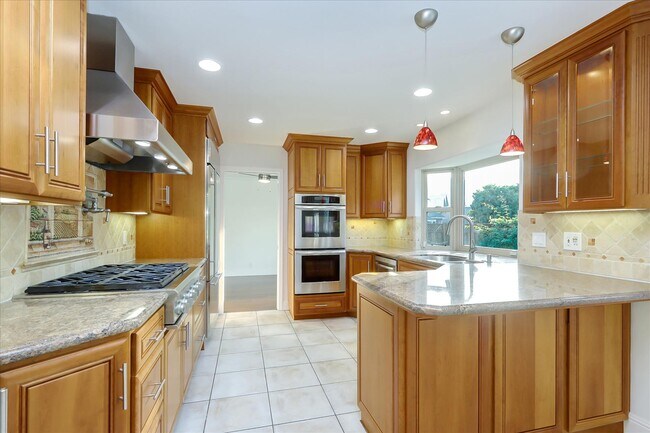 Building Photo - 249 Purple Glen Dr