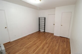 Building Photo - 211-77 Jamaica Ave