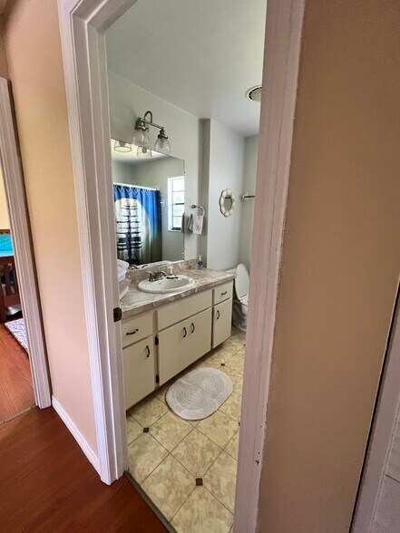 2nd Full Bathroom - 5480 Avenue B