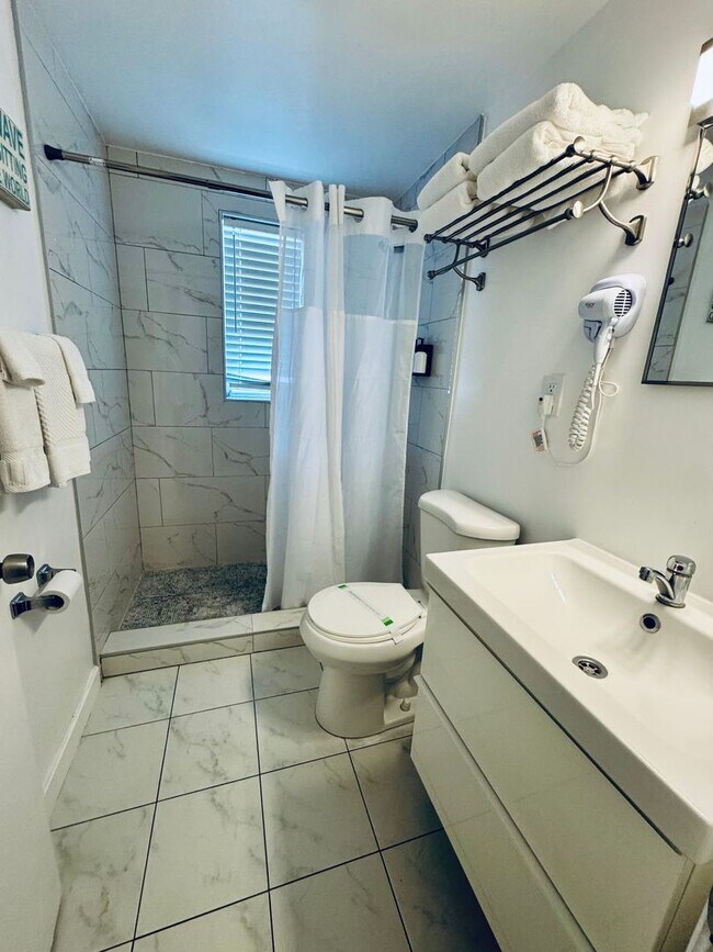 Building Photo - 6801 Sunset Way