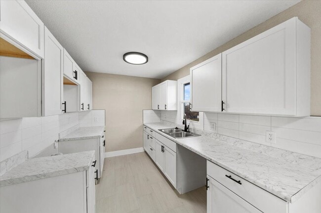 Building Photo - 4621 Mersington Ave