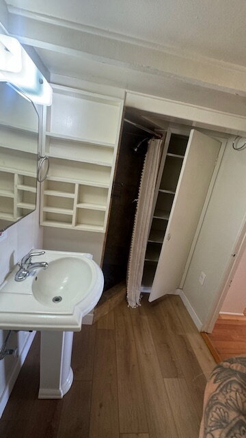 Building Photo - Move-in special: 50% off first month!  Pea...