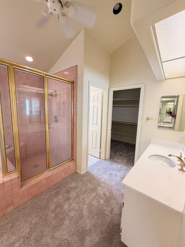 Building Photo - Beautiful 3 Bedroom, 2.5 Bathroom Newport ...