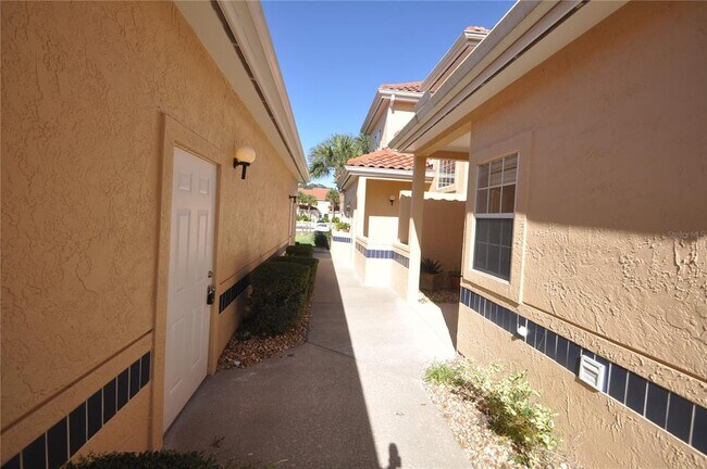 Building Photo - 10 Marina Point Pl