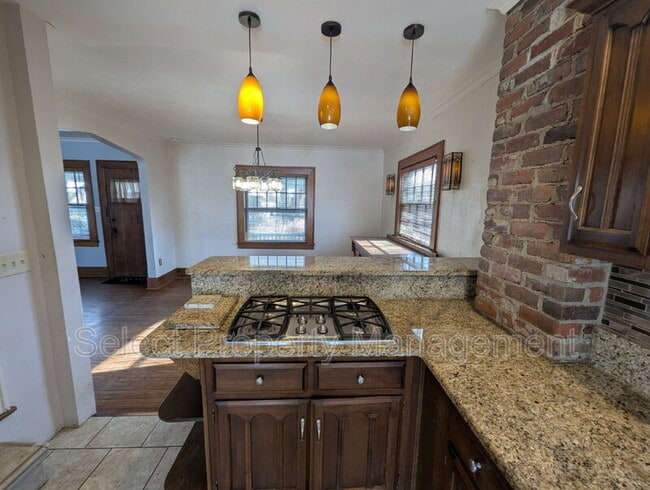 Building Photo - 1131 Pemberton Dr