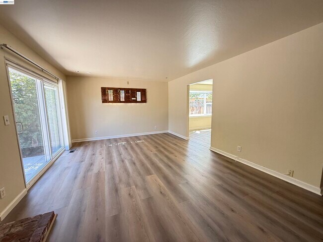 Building Photo - 1420 Primrose Way