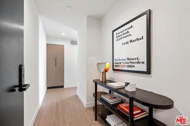 Building Photo - 3688 Overland Ave
