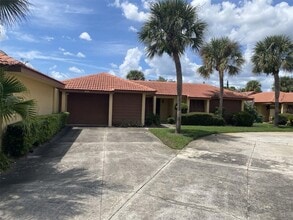 Building Photo - 2 bed 2 bath With Private Courtyard