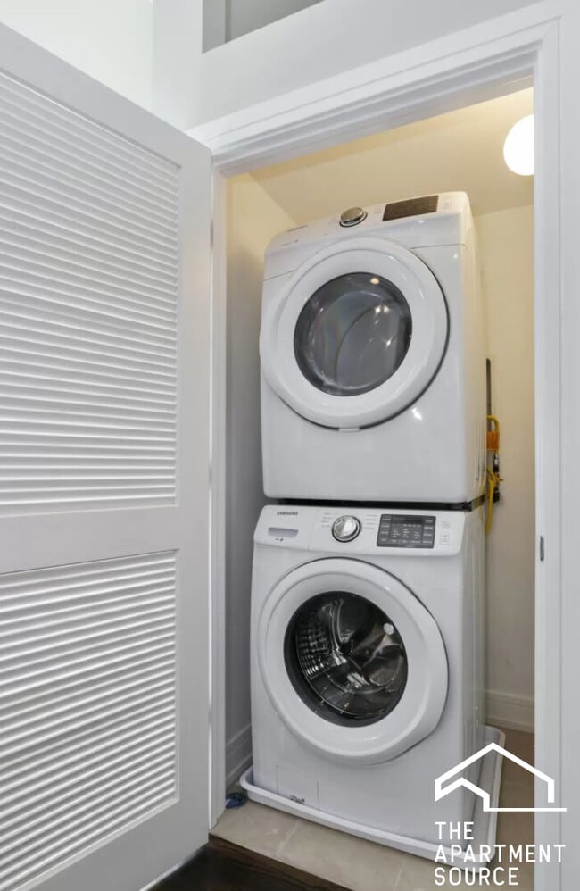 Building Photo - 2648 W Augusta Blvd