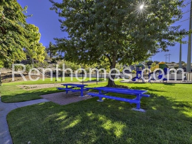 Building Photo - 9929 Azuaga St