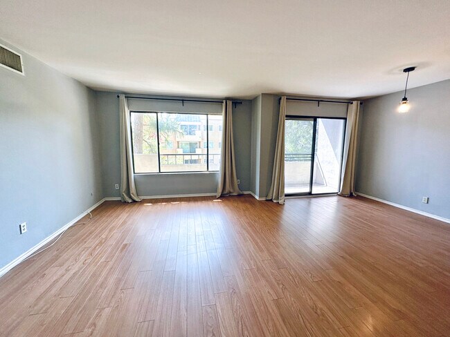 Building Photo - 700 Westmount Dr