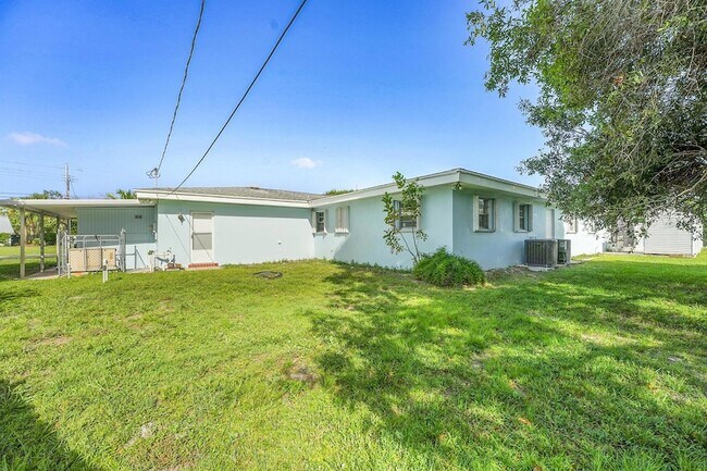 Building Photo - 154 SE Naranja Ave