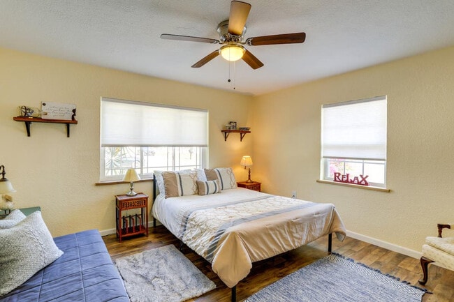 Building Photo - 12 S Arcturas Ave