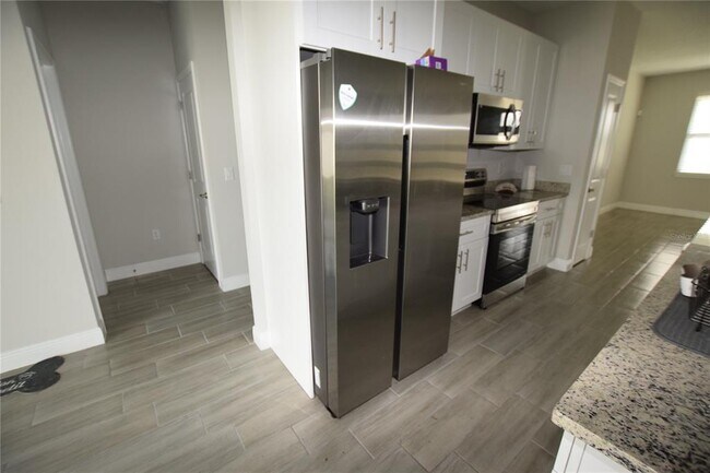 Building Photo - 642 Desmoines Ct