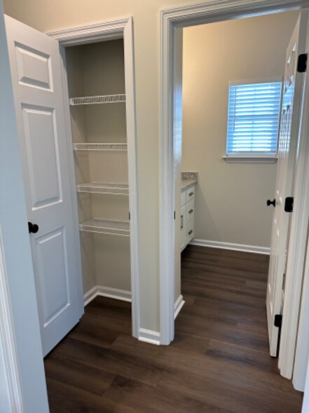 Building Photo - 1100 Kinsey Dr SE