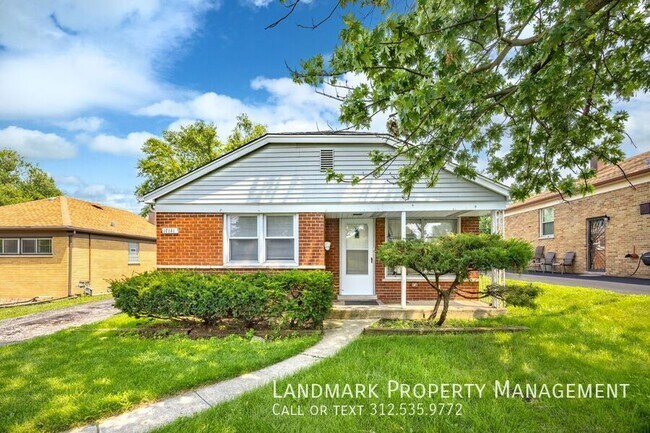 Building Photo - 17141 Highland Ave