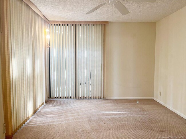 Building Photo - 9500 S Ocean Dr