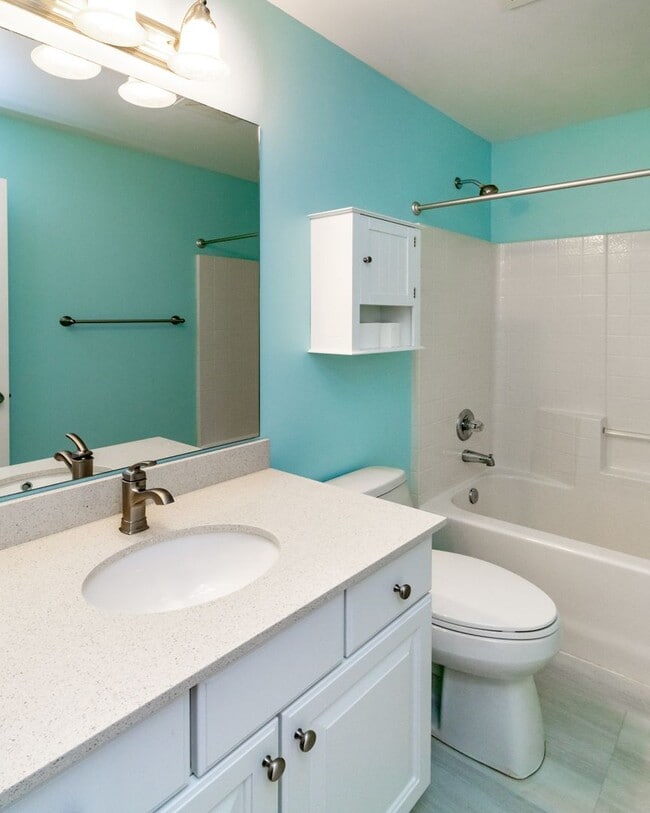 Building Photo - 3 bedroom, 2.5 bath DuPont home featuring AC!