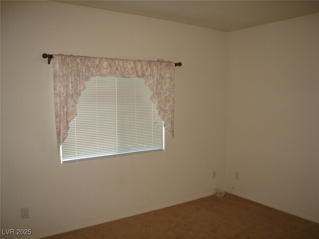 Building Photo - 2400 Indian Pony Ct