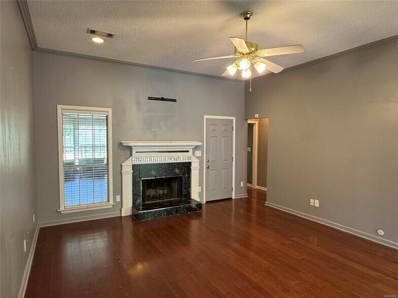 Building Photo - 6272 Deerwood Dr