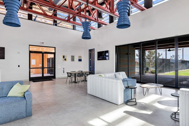 Building Photo - 30517 N Oak Dr