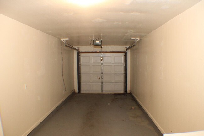 Building Photo - 4619-4621 Skyline Blvd