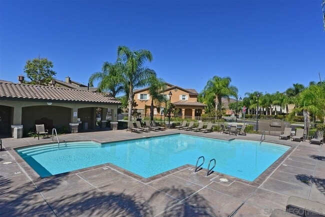 Building Photo - Beautifully maintained town home in the sought after community of Ravenna at 4S Ranch!