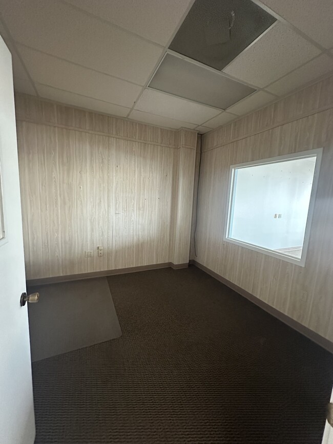 Building Photo - 2662 Hwy 290 W