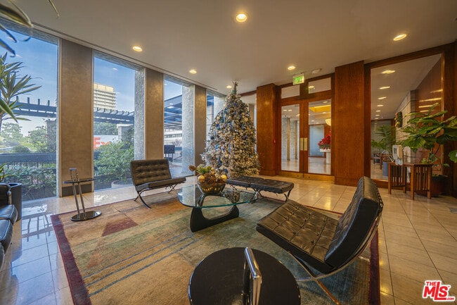 Building Photo - 800 W 1st St