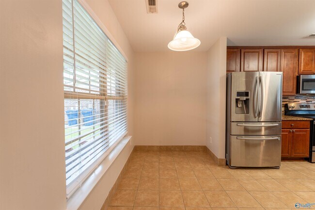 Building Photo - 2524 Oak Pl Dr SE