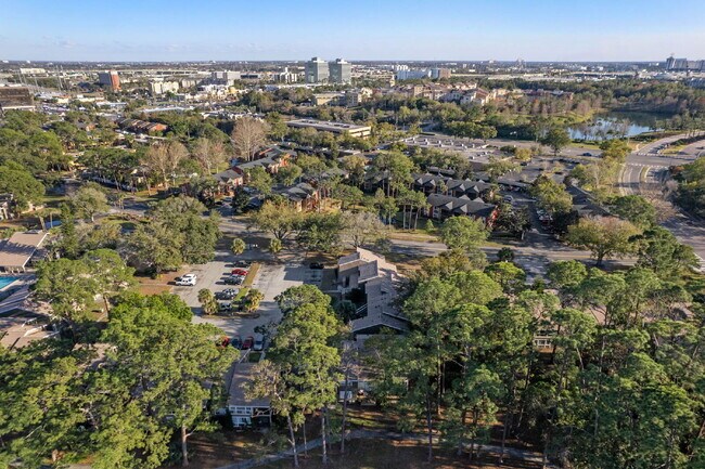 Building Photo - Fully Renovated 2-Bedroom Condo—Just 1 Mile from Universal!