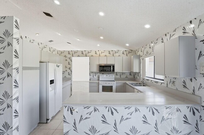Building Photo - 9476 El Clair Ranch Rd