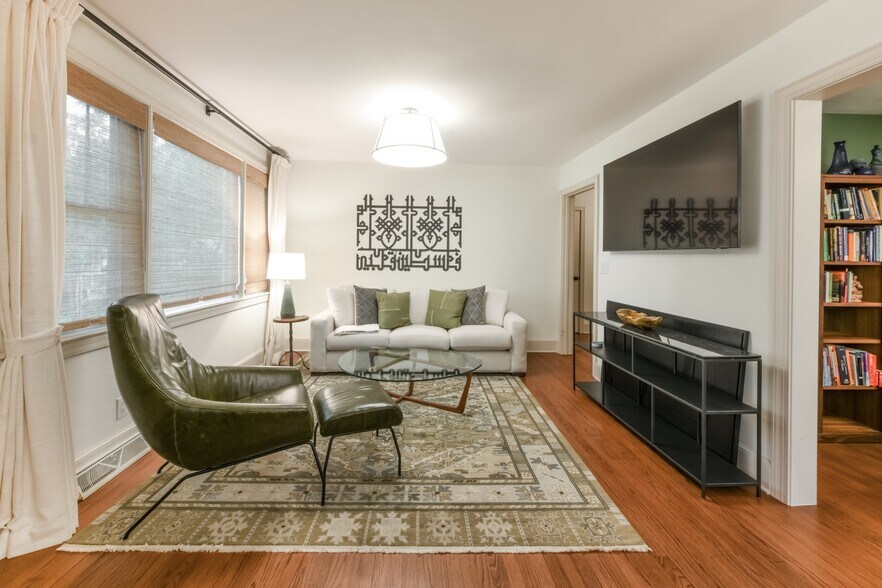 Building Photo - 29 Oak Forest Dr